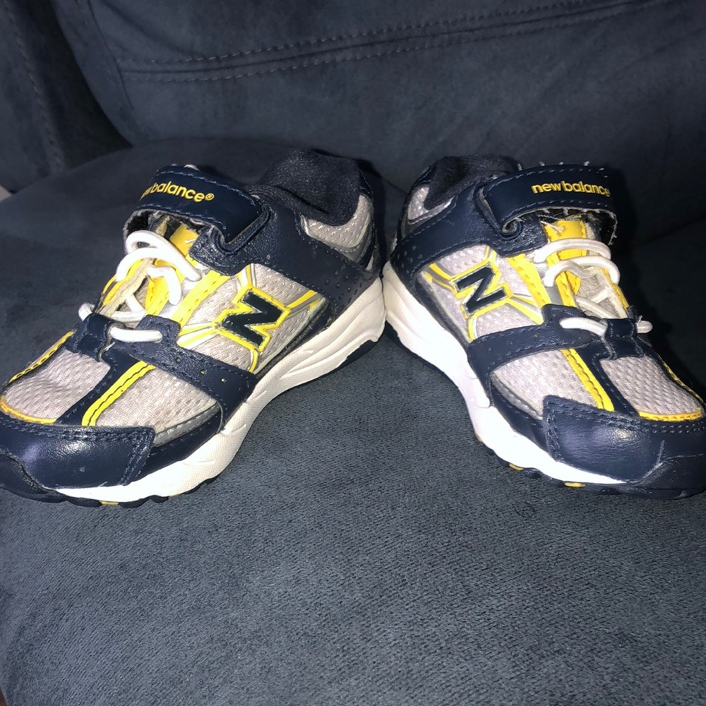 Kids tennis shoes